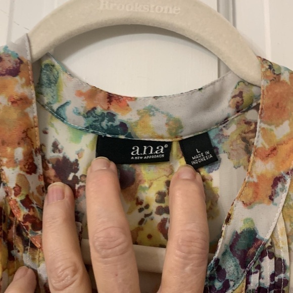 Fall floral blouse A.N.A. Size Large 3/4 sleeves polyester button placket EUC - Picture 2 of 3